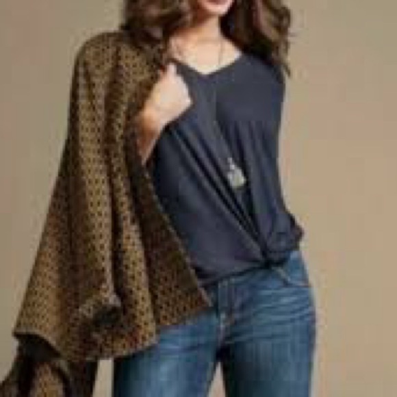Cabi Tempt V Neck Dolman Sleeve Tee in Navy - Size Large - Picture 1 of 8
